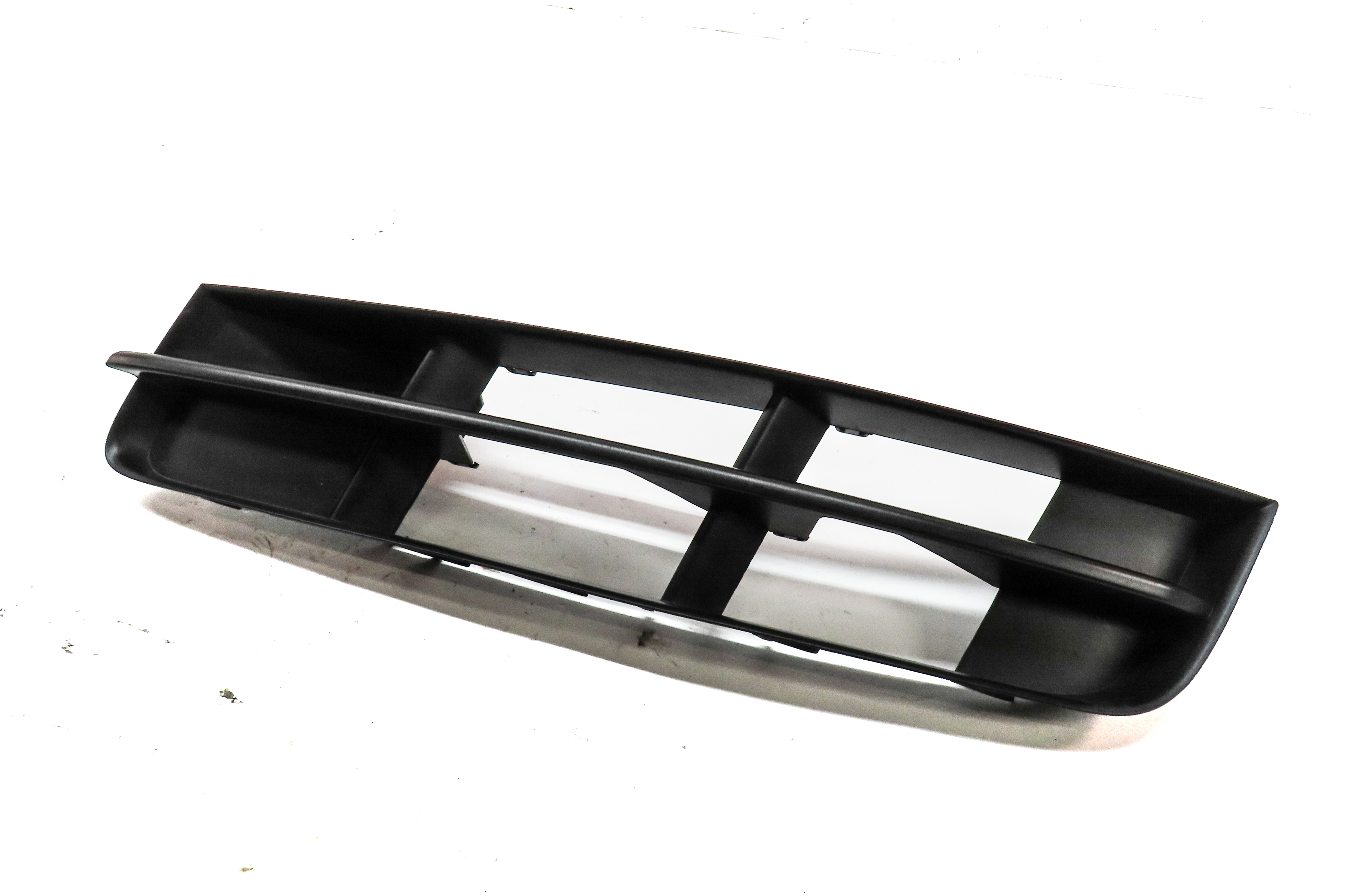 2012 AUDI Q7 (4L) FRONT LEFT DRIVER SIDE LOWER BUMPER AIR VENT GRILLE TRIM — exact item pictured